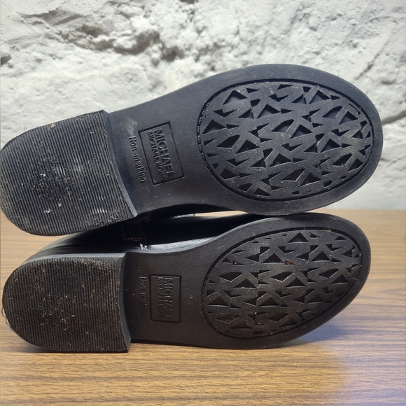 Michael Kors Girls Boots - Picture 5 of 6